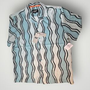 Fresh Men's Blue and White Wavy Striped Shirt Large